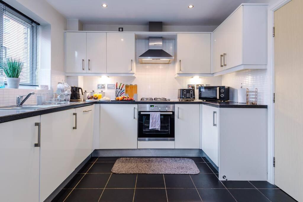 Stylish Townhouse Chester City Centre With Parking Luaran gambar