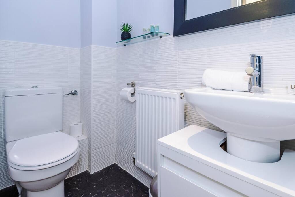 Stylish Townhouse Chester City Centre With Parking Luaran gambar