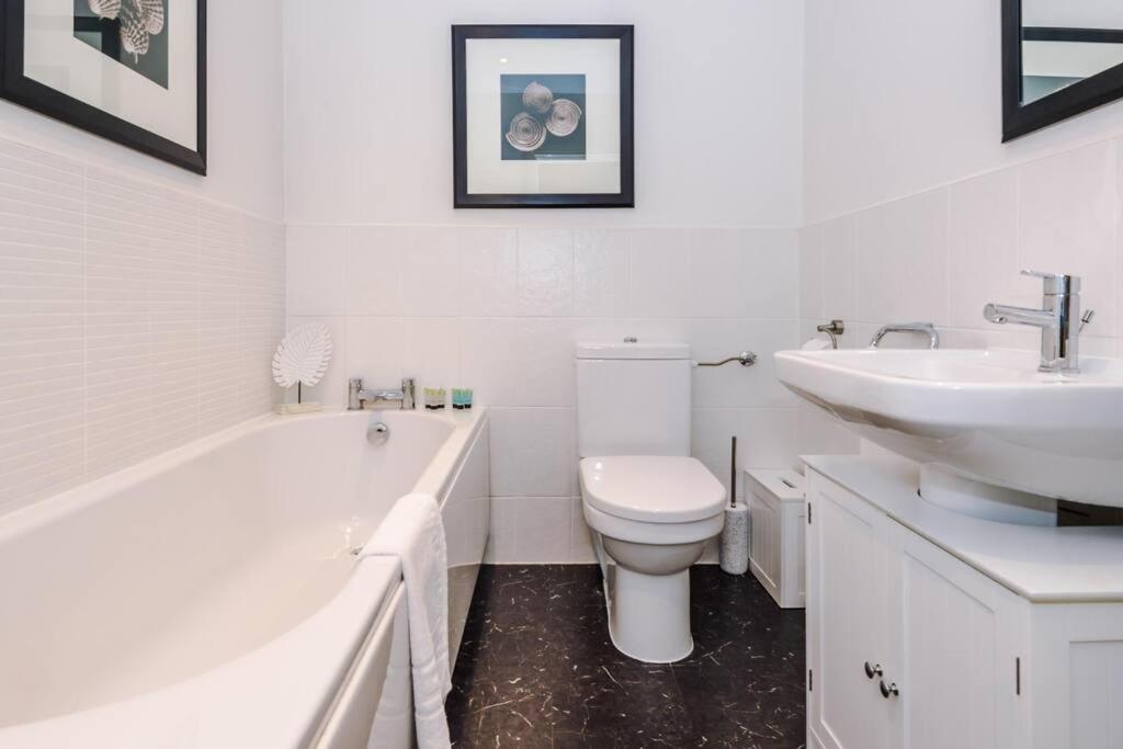 Stylish Townhouse Chester City Centre With Parking Luaran gambar